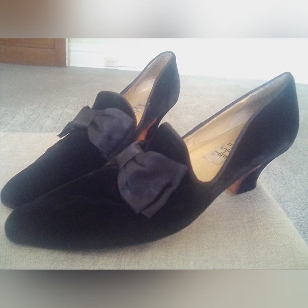 Bow dress shoe
